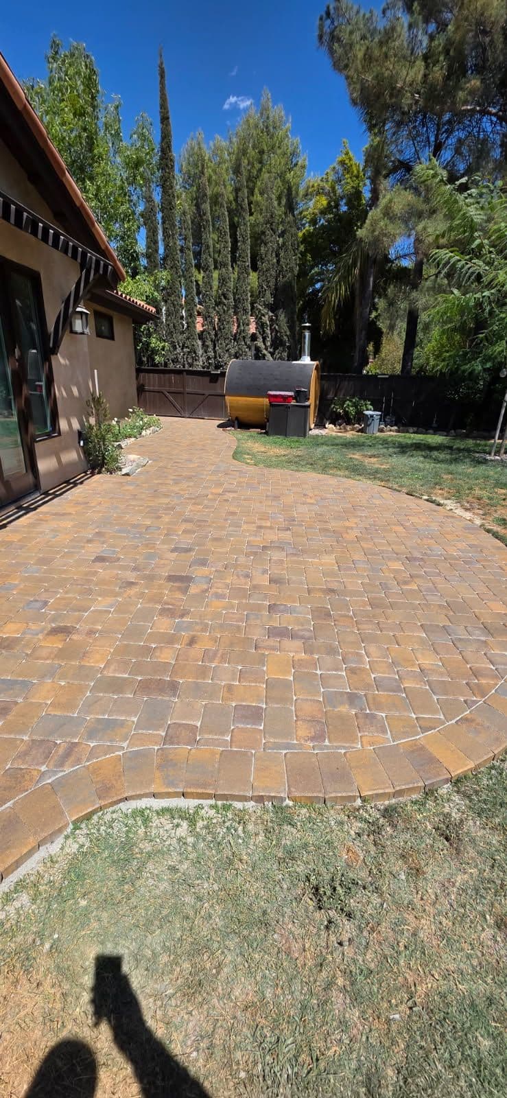 Stunning Patio Makeover with Belgard Pavers image